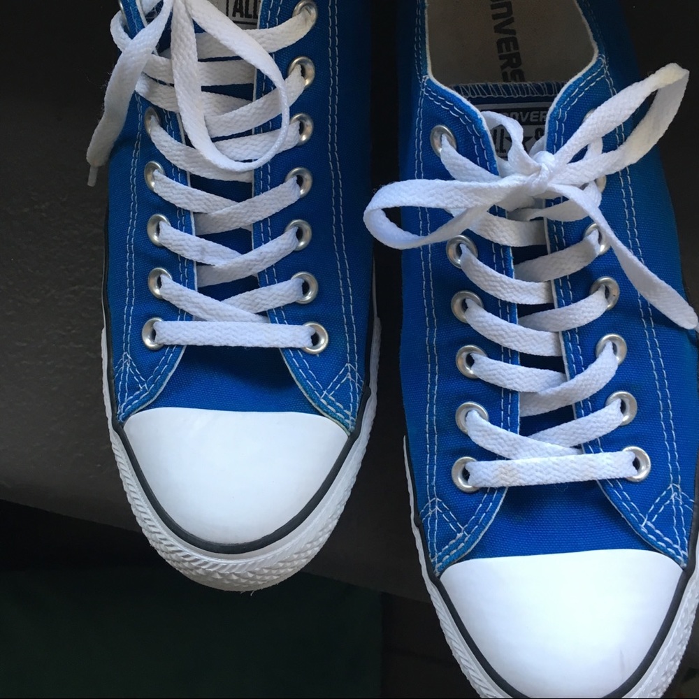 Low top royal blue converse sz 10